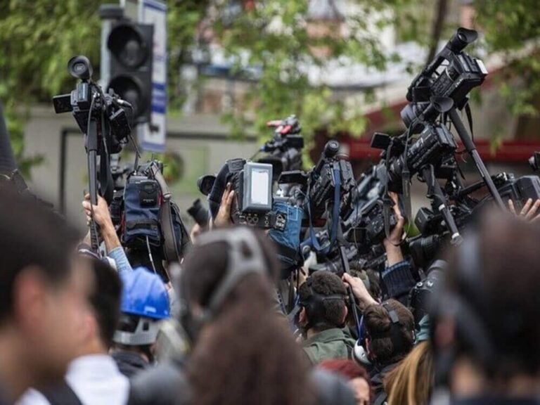 JOURNALIST