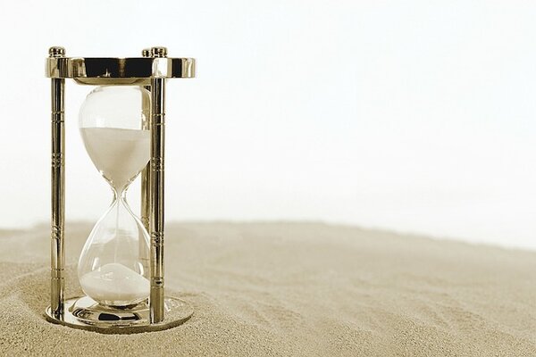 hourglass-2910948_640 (1)
