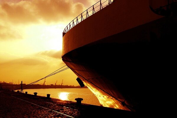 ship-315384_640 (1)